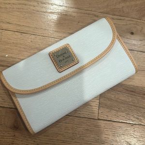 Dooney & Bourke wallet